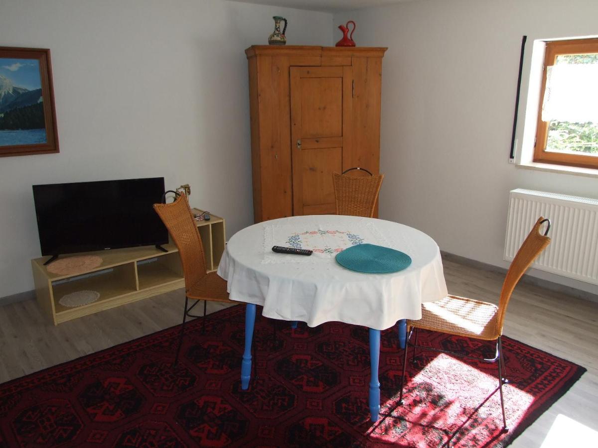 Ferienwohnung Haus Edeltraud Im Suedschwarzwald, Grosse, Helle, Ruhige Souterrain-Whg, Hunde Geeignet, Mit 2 Fahrraedern, 3 Baeckereien Mit Fruehstueck, 2 Lebensmittel-, 1 Italien-Pastalaeden, Kontakt Peter Heubueschl Aus Loerrach Rheinfelden  Exterior photo